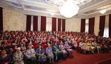 Чорабинии тантанавӣ ба ифтихори  Рӯзи Модар дар Амонатбонк